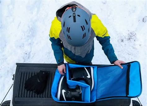 snowboard bag that fits boots.